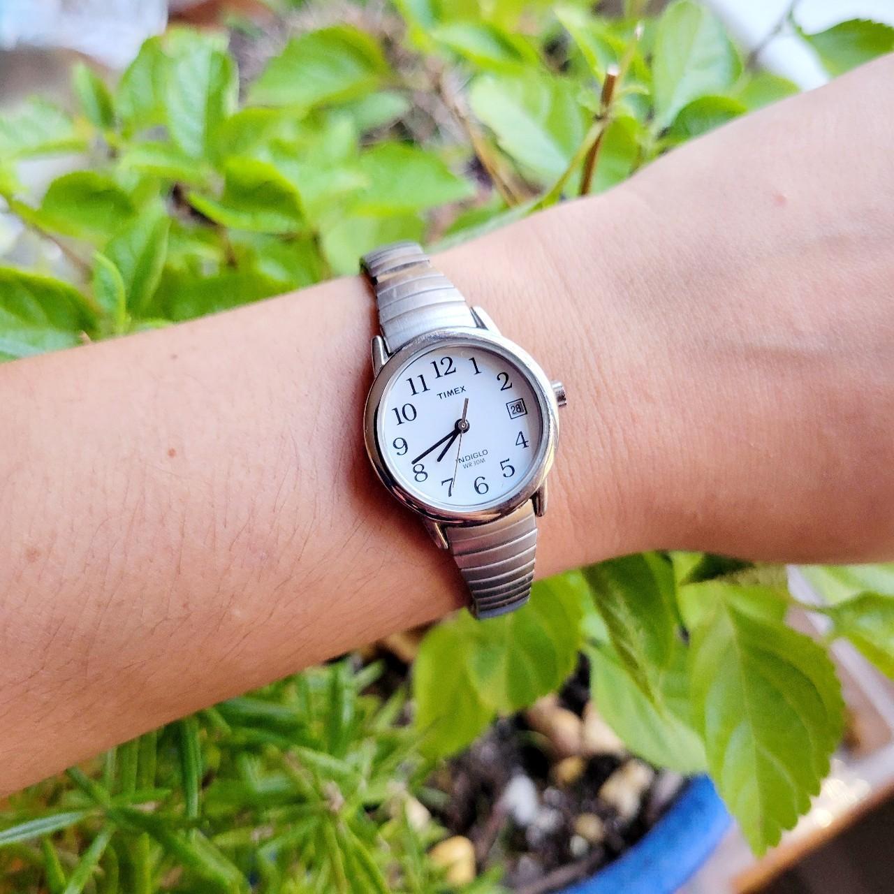 Vintage Timex Indiglo WR 30M Classic Silver Calendar Womens Womans