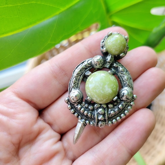 Broche Vintage Style Celtique En Métal Argenté - Accessoire Bohème Et Ancien