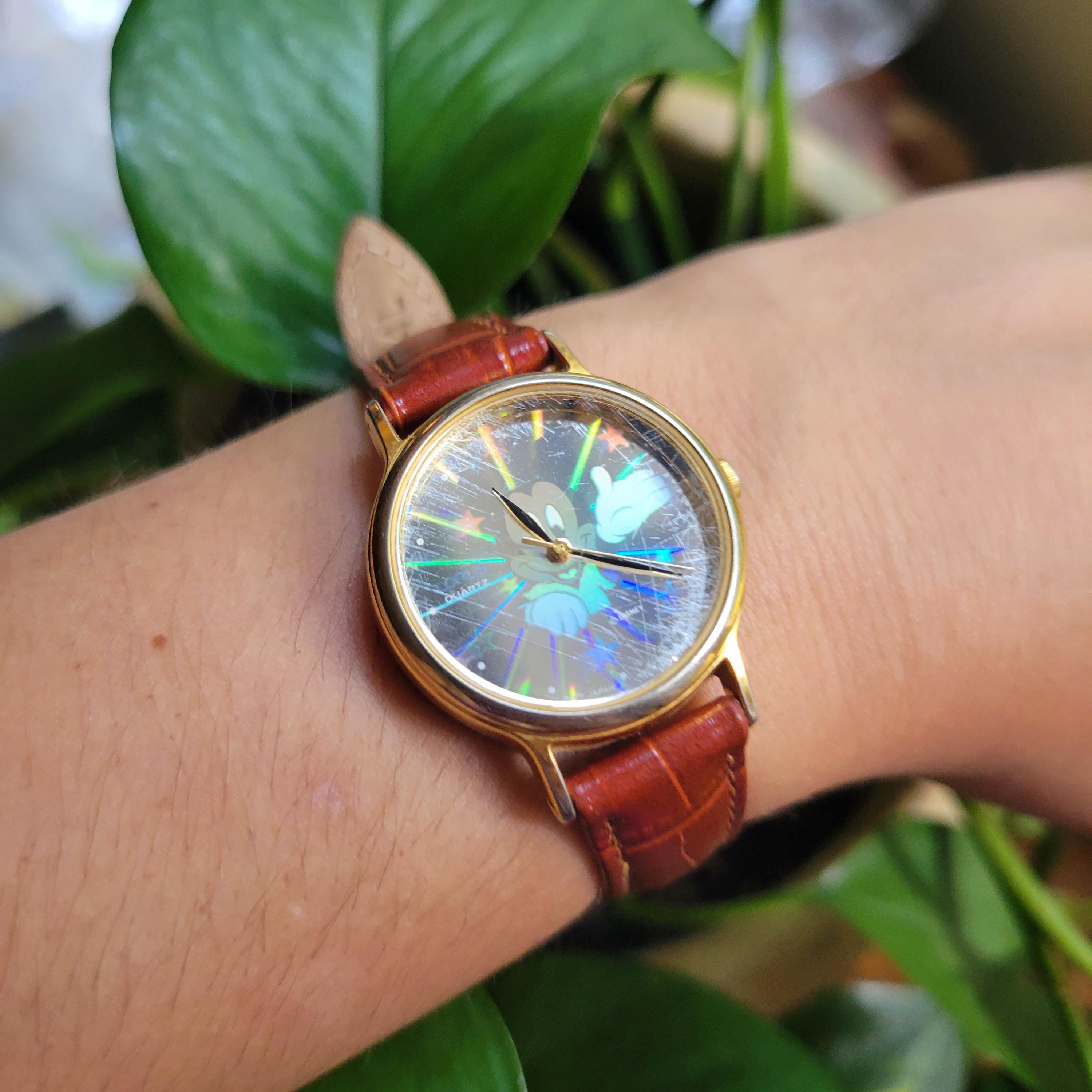 Vintage Lorus Quartz Mickey Mouse Genuine Leather Holograph Disney 3D Watch Lorus Mickey Mouse 3D Holographic Watch for Men and Women  main image 2
