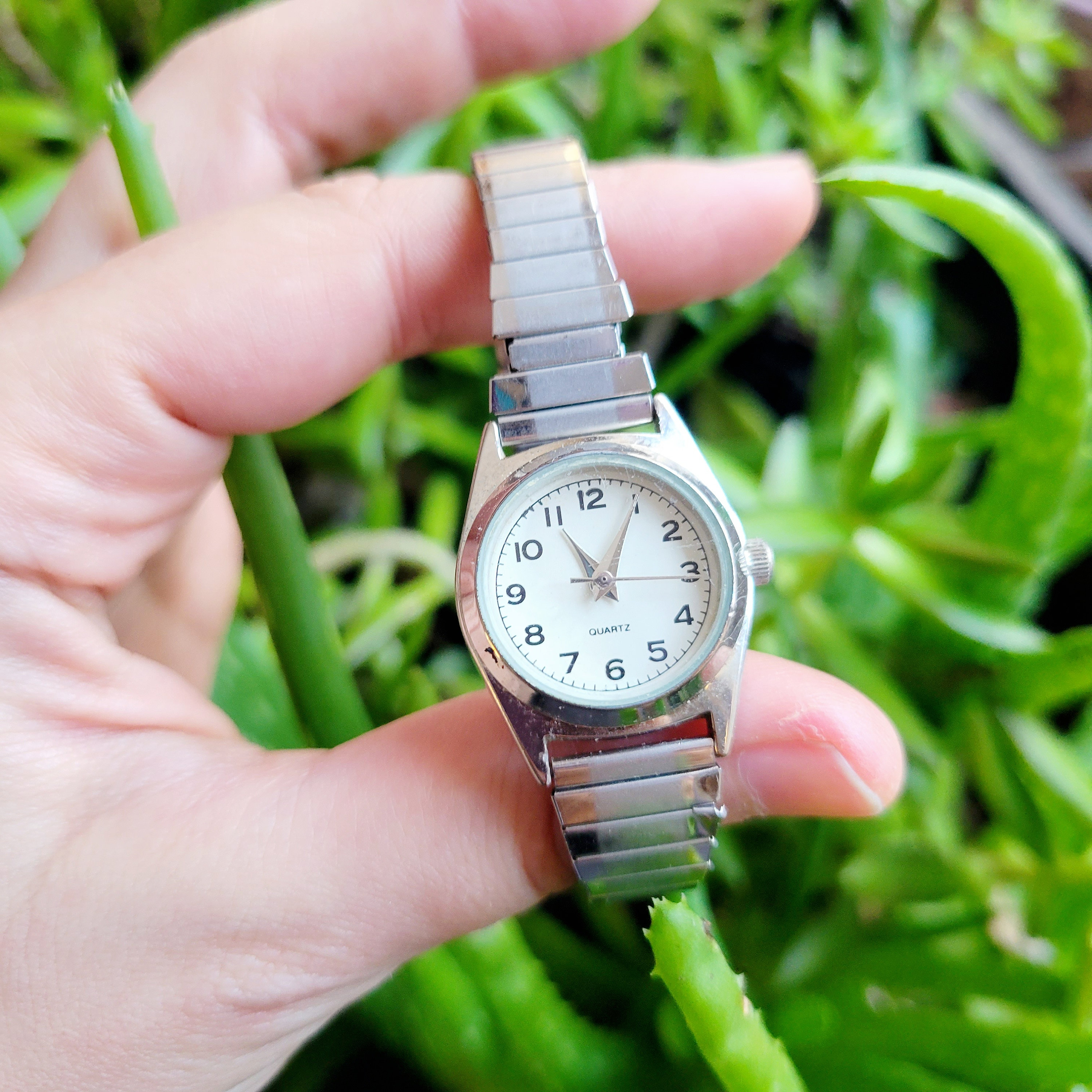 Vintage Classic Silver Quartz Stretch Watch - Etsy display picture 2