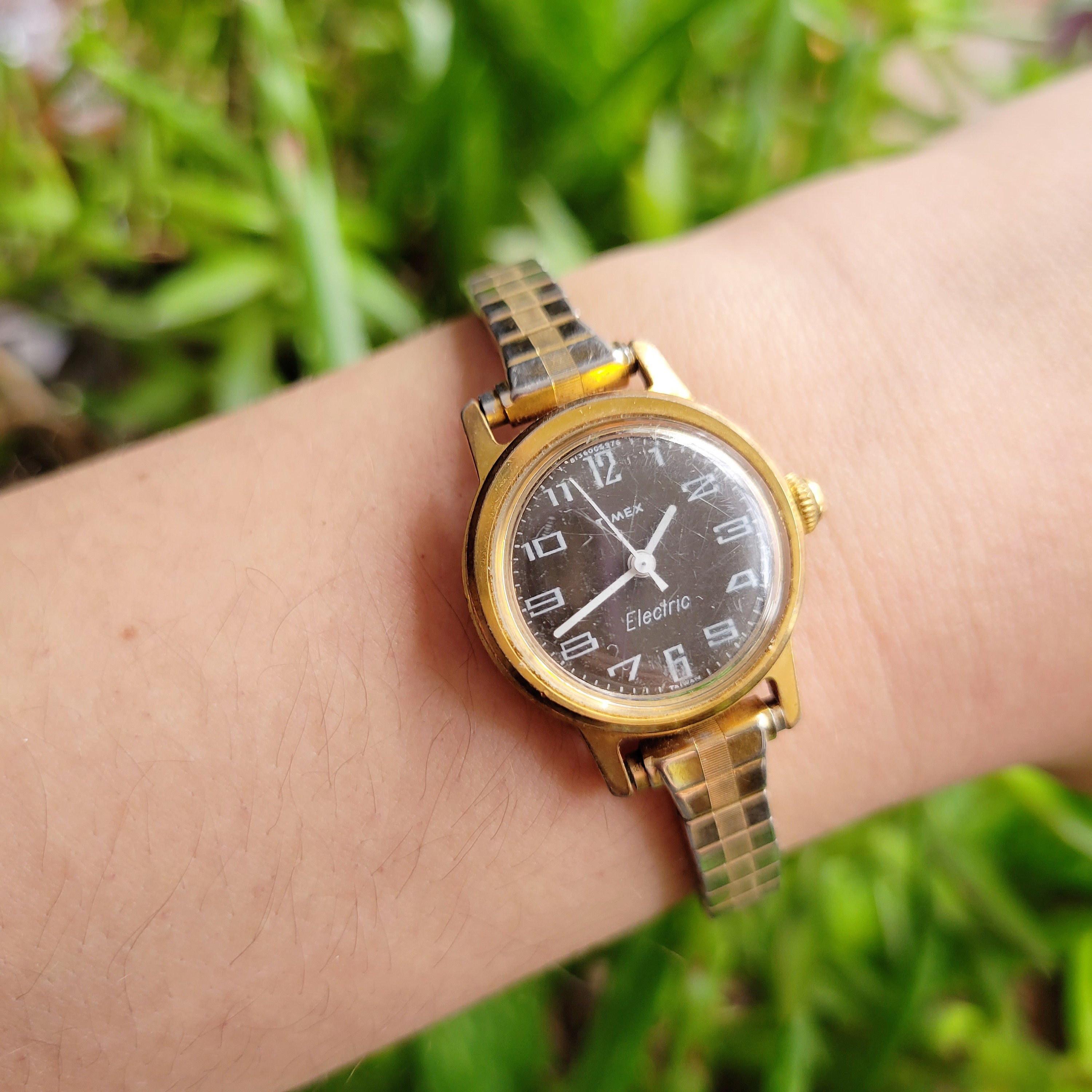 Vintage Timex Dainty Classic Electric Stretch Watch - Etsy display picture 2