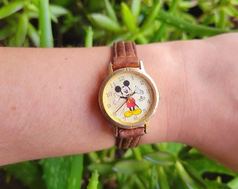 RARE* Vintage Disney Lorus Mickey Mouse Genuine Leather Quartz Watch