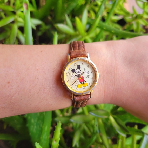 Buy RARE* Vintage Disney Lorus Mickey Mouse Genuine Leather  display picture 1