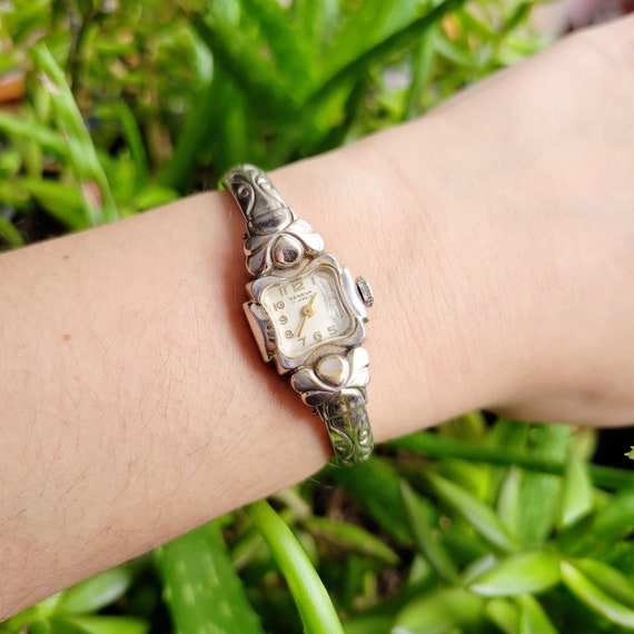 Vintage Geneva 17 Jewels Dainty Silver Watch with… - image 7