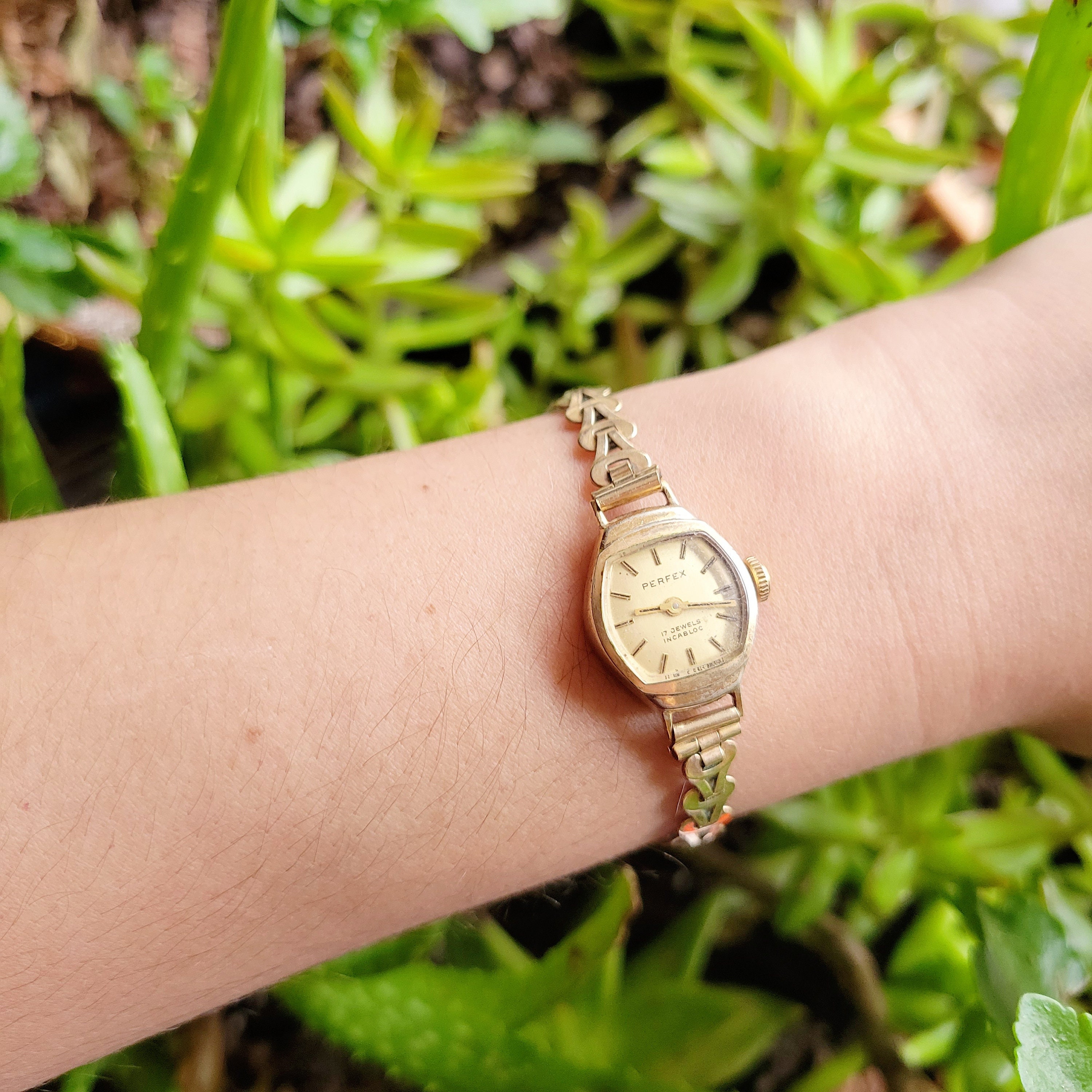 Vintage Perfex 17 Jewels Incabloc Classic Gold Watch Vintage Swiss 17 Jewels Incabloc  main image 4