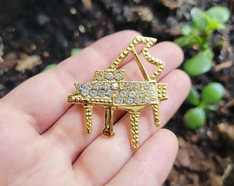 A Vintage Mexican Sterling Silver Mayan/Aztec Nacre (Mother of Pearl) Brooch or Pendant (Can be worn