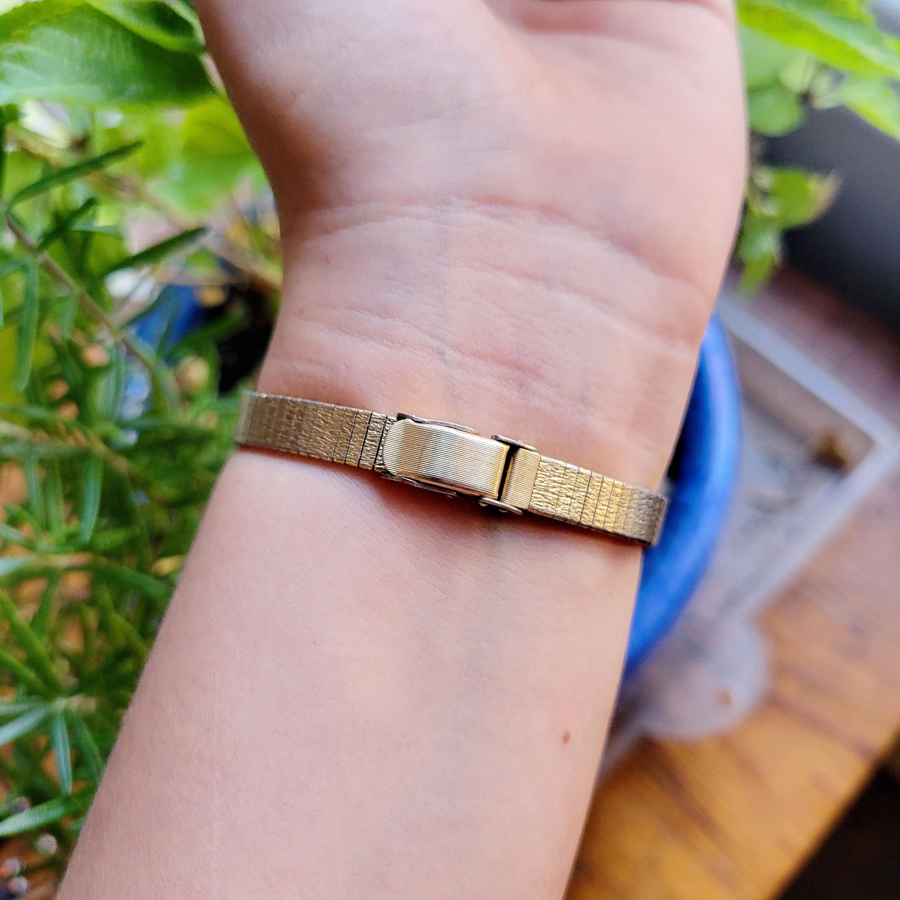 Vintage Waltham 17 Jewels Classic Gold Womens Womans Dainty 