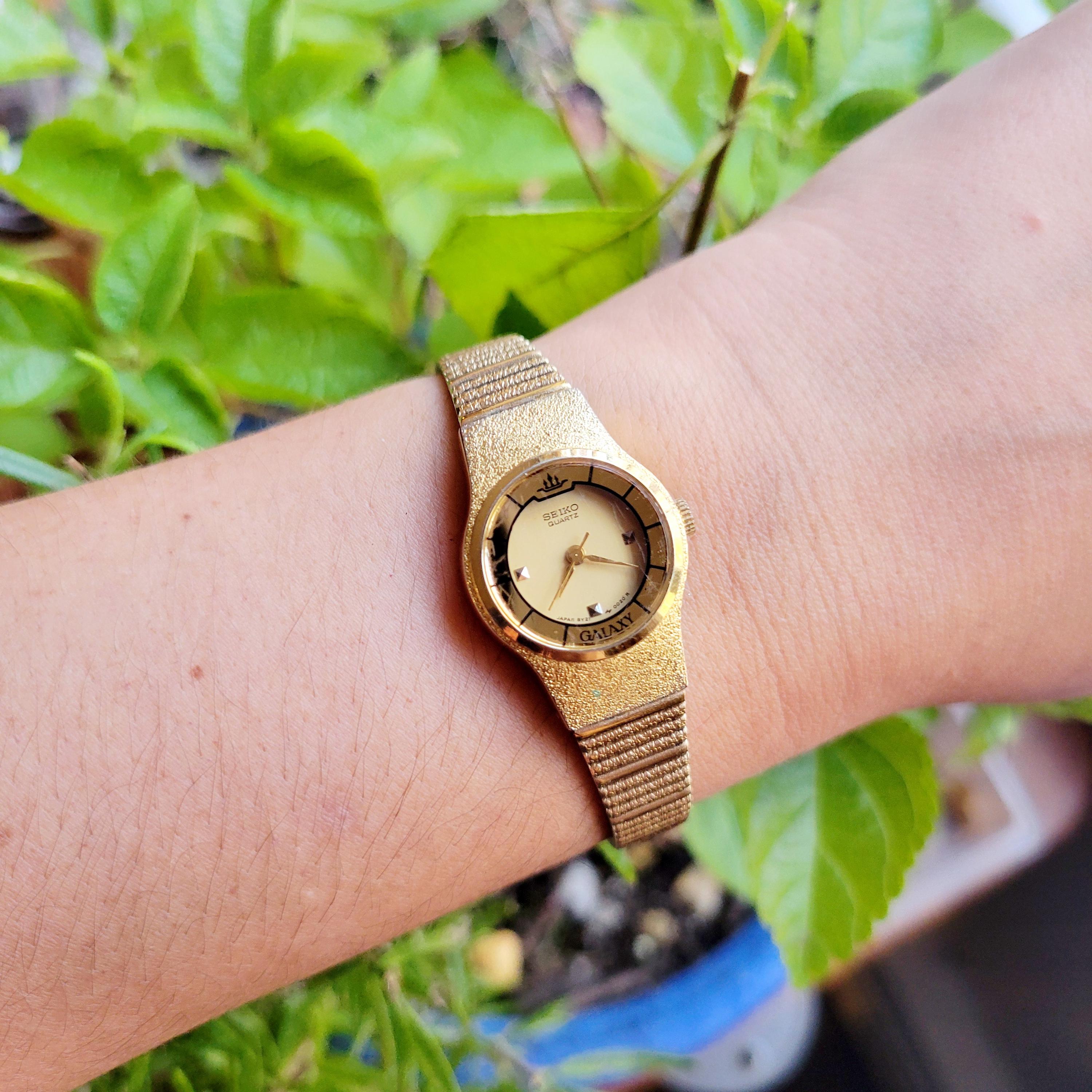 Vintage Seiko Quartz Classic Gold & Black Womens Womans Round