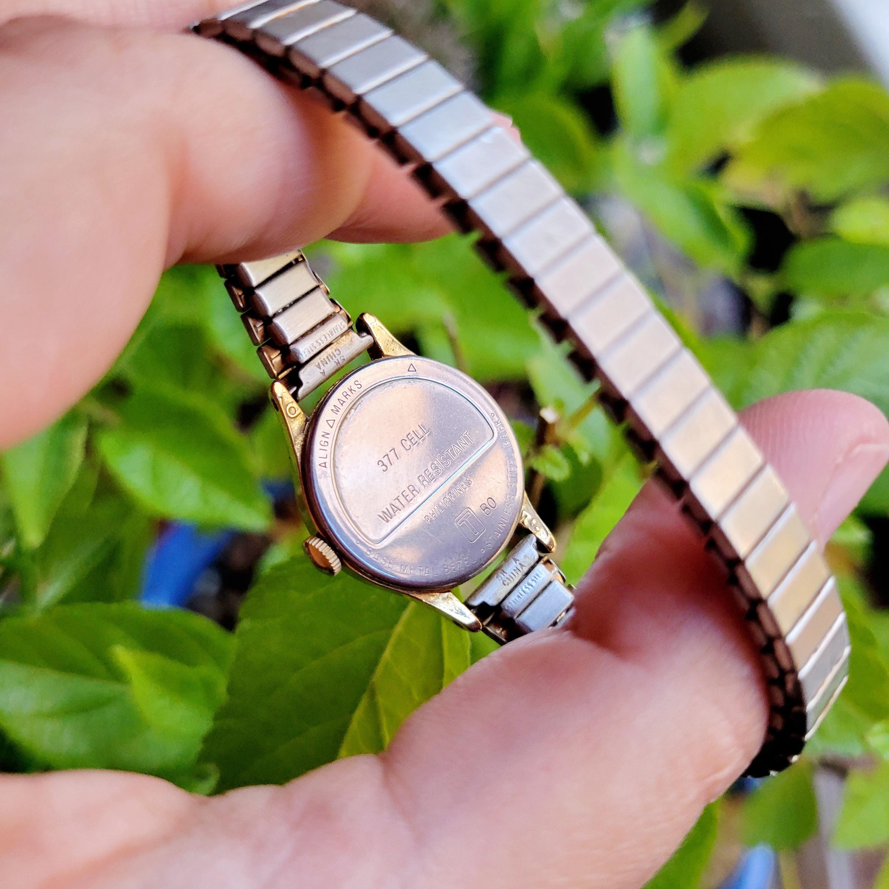 Vintage Acqua Quartz Classic Womens Womans Gold Round Analog 