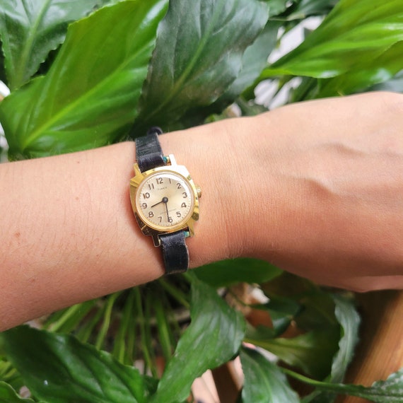 Vintage Timex England Classic Leather Watch - Etsy display picture 1