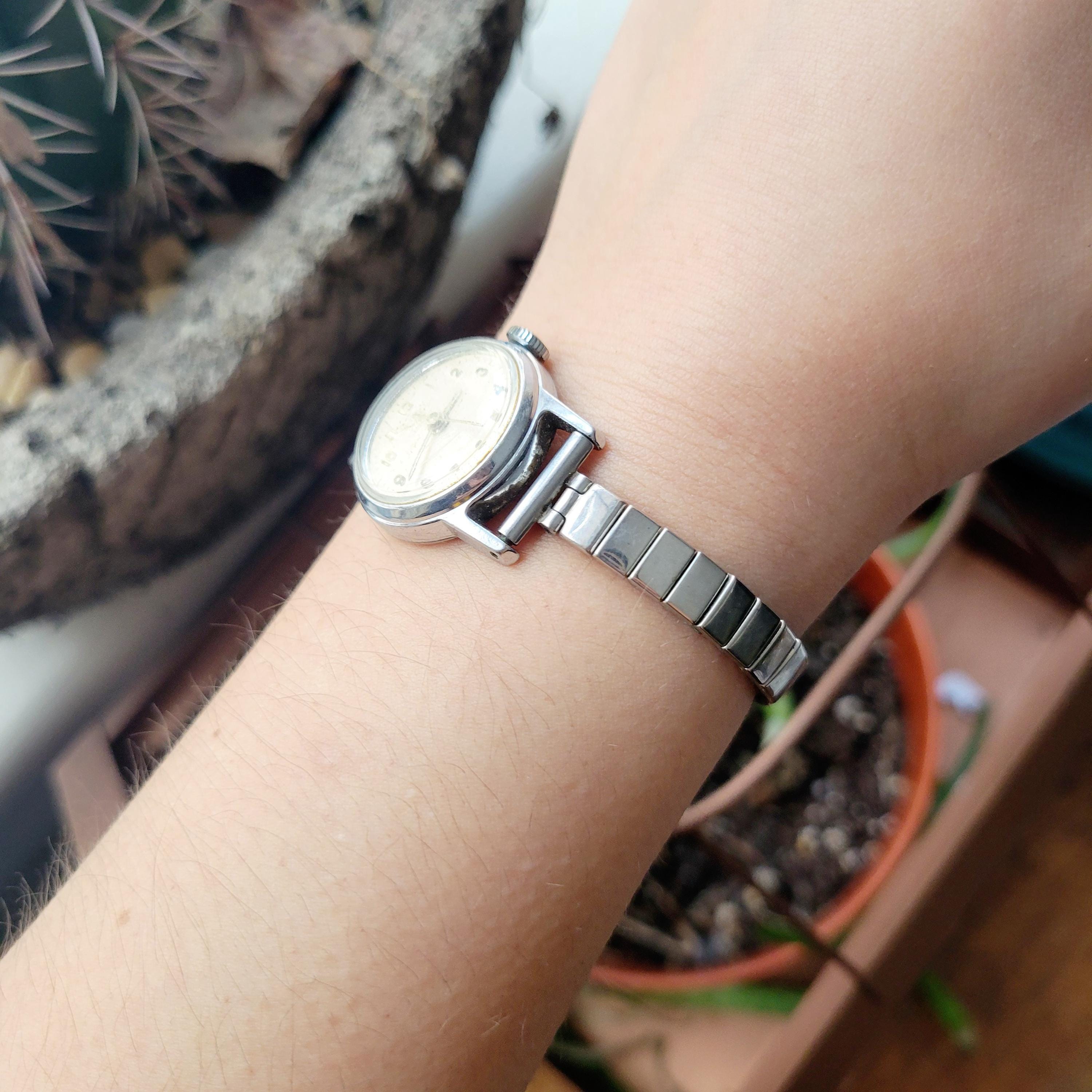 Vintage Timex Silver Womans Womens Classic Simple Stretch  display picture 3