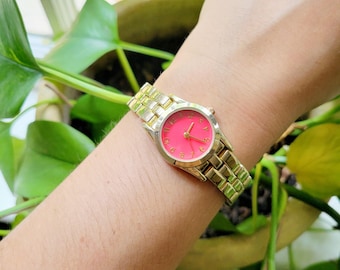 Reloj clásico dorado y rosa