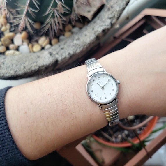 Vintage Timex Silver Womans Womens Classic Simple Stretch 