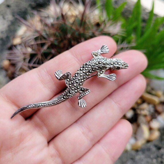 Lizard brooch pin deals