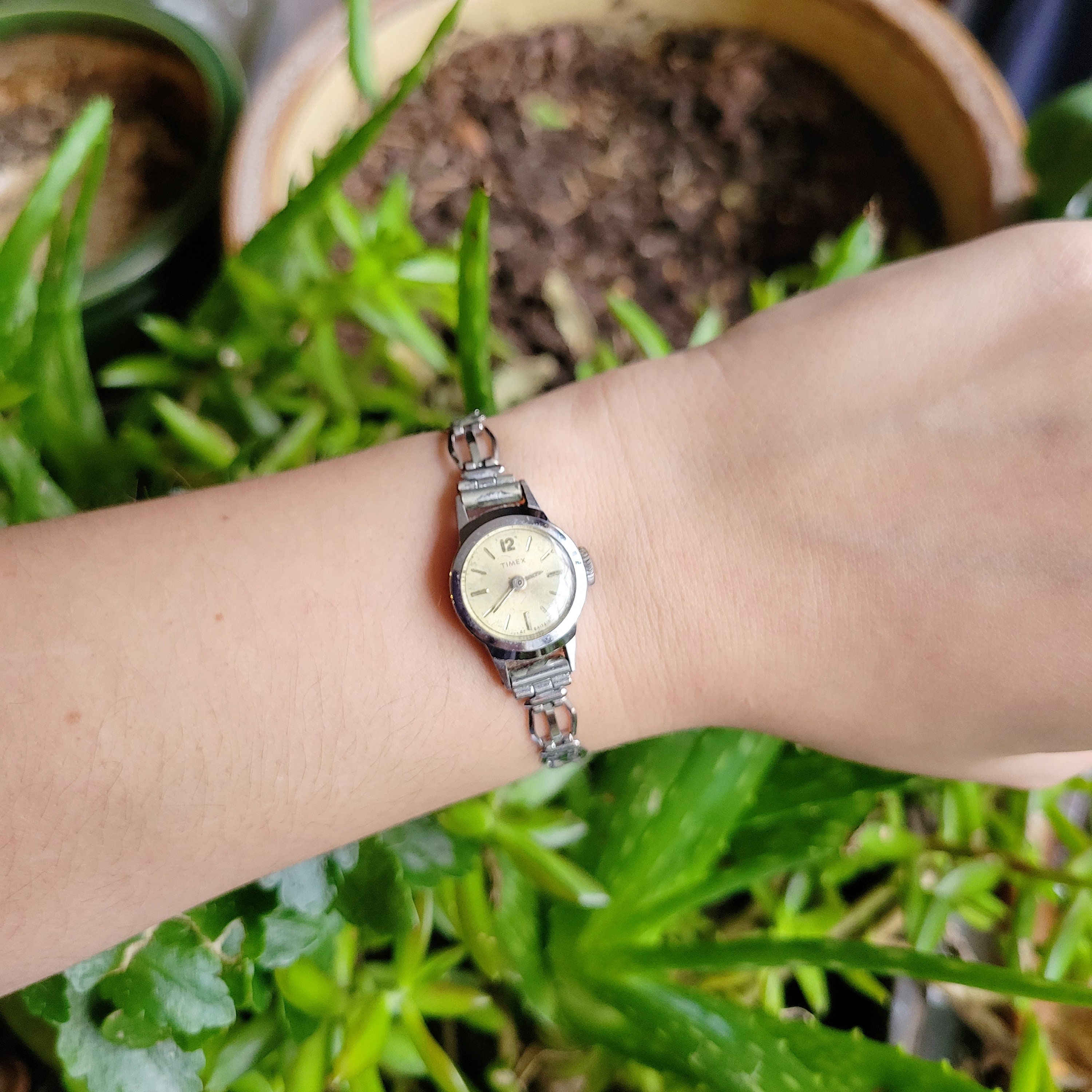 Vintage Timex Dainty Silver Watch - Etsy display picture 1