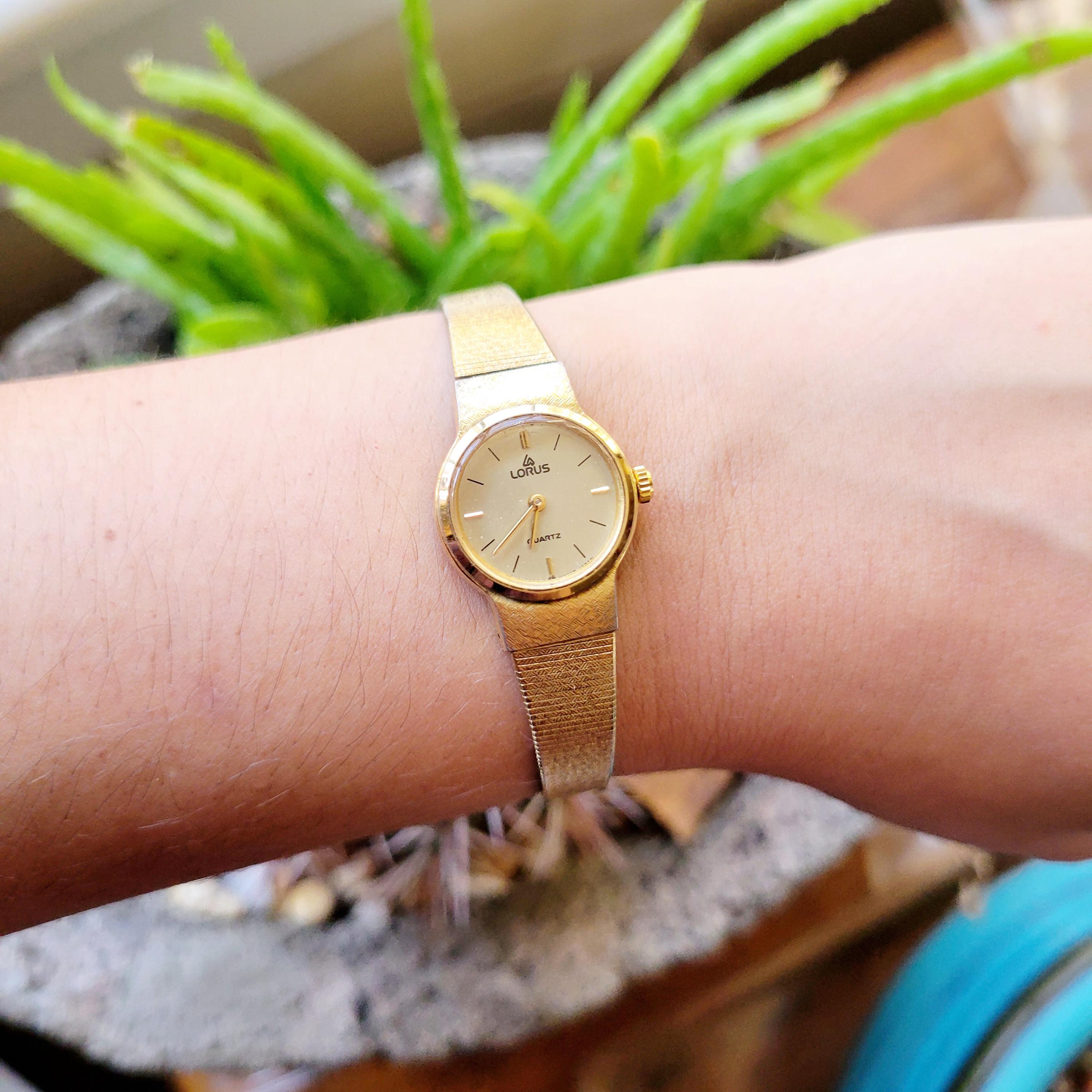 Classic Dainty Gold Lorus Quartz Womens Estate Modern Style 
