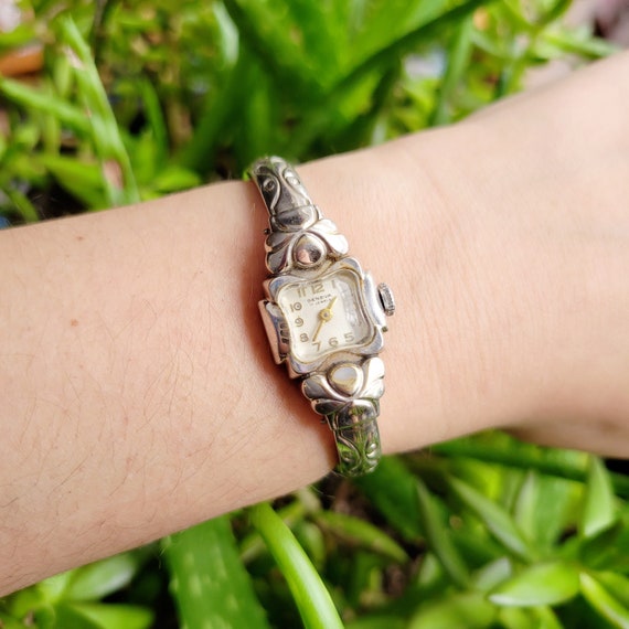 Vintage Geneva 17 Jewels Dainty Silver Watch with… - image 8