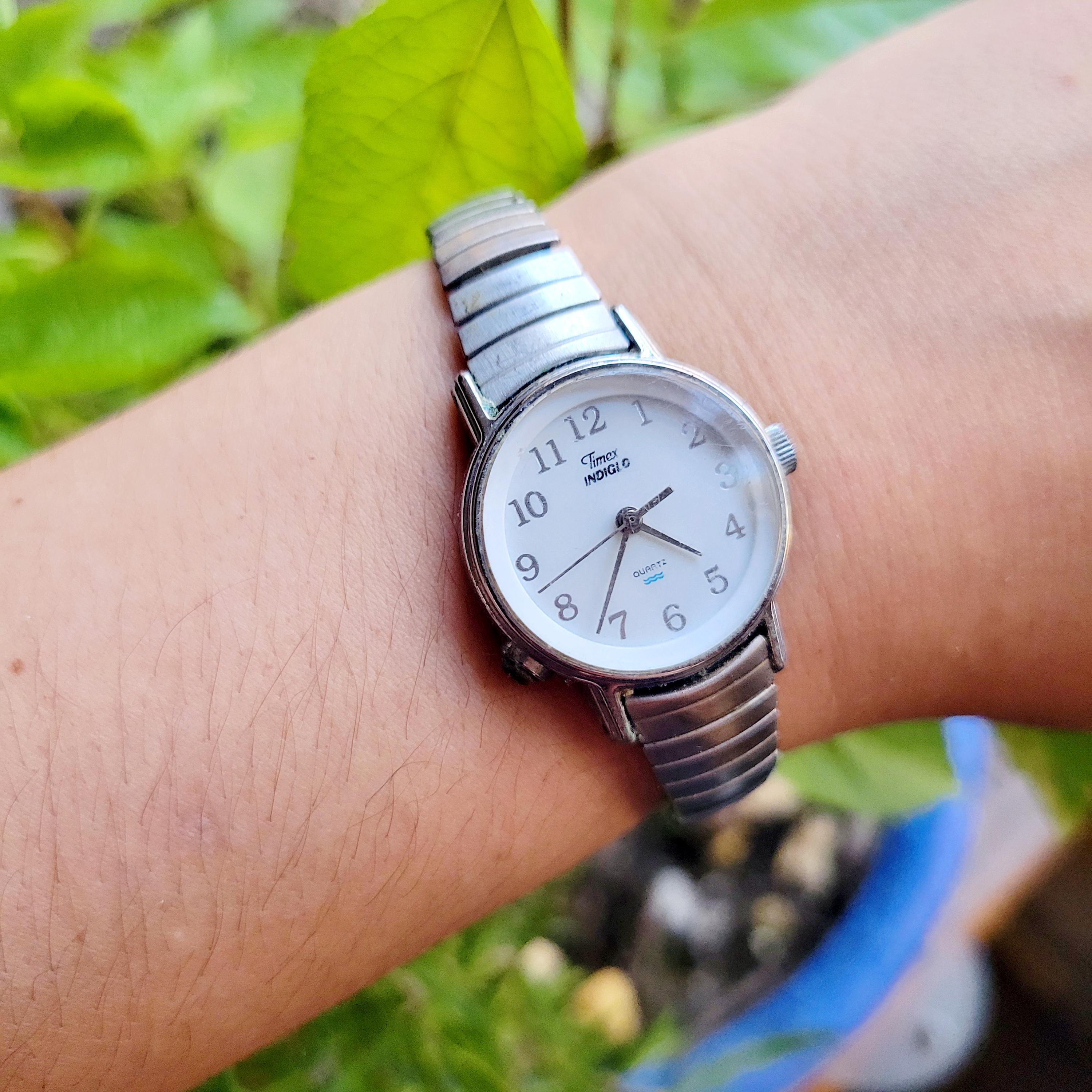 TIMEX INDIGLO デジタル腕時計 シルバー クラシックデジタル シルバー | TIMEXオンラインストア