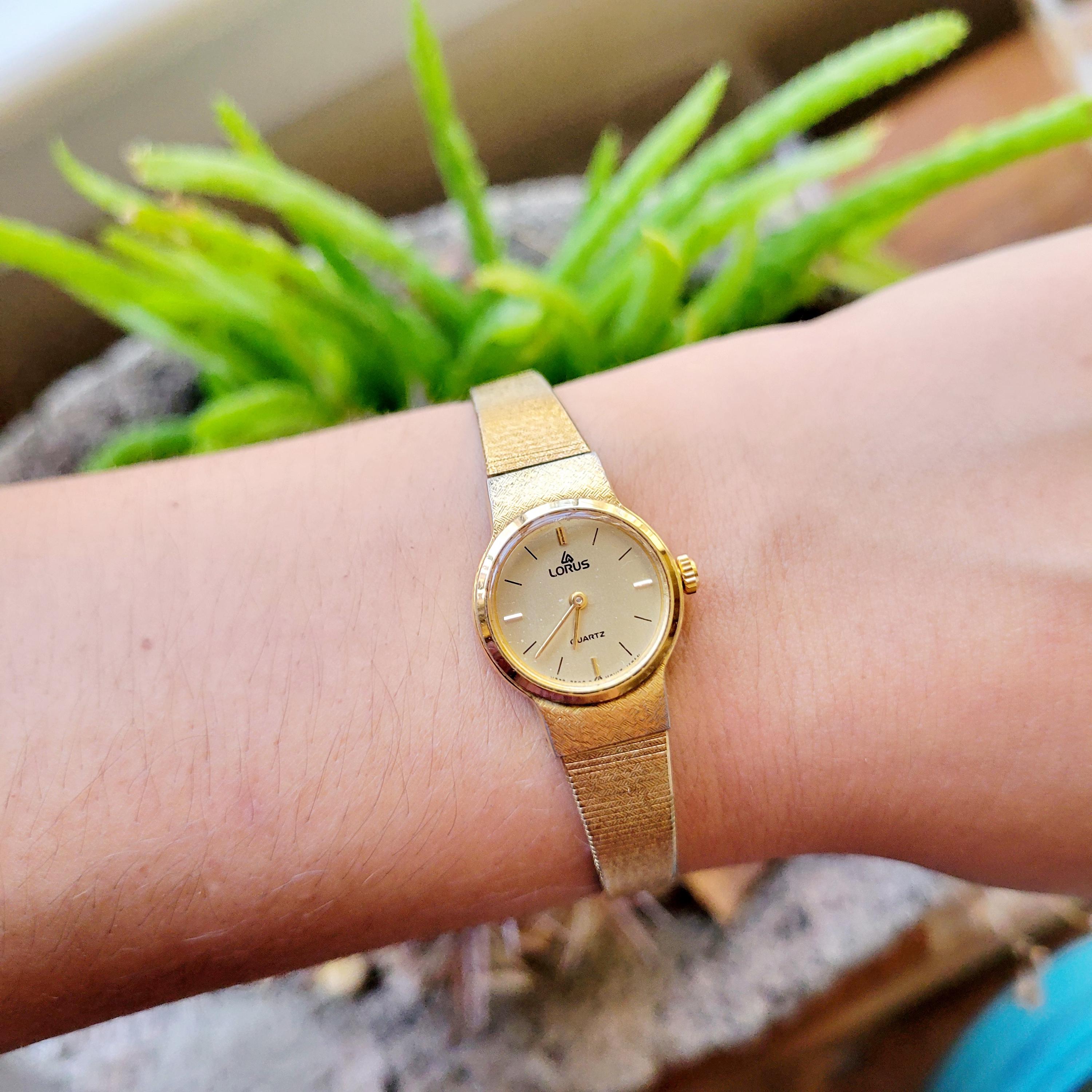Classic Dainty Gold Lorus Quartz Womens Estate Modern Style 