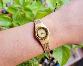 Vintage Seiko Quartz Classic Gold & Black Womens Womans Round Dainty Analog Watch