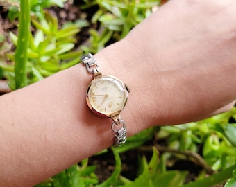 Vintage Timex Silver Dainty Womans Womens Classic Octagonal  display picture 3