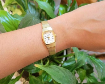 Vintage Citizen Quartz Dainty Classic Gold Watch