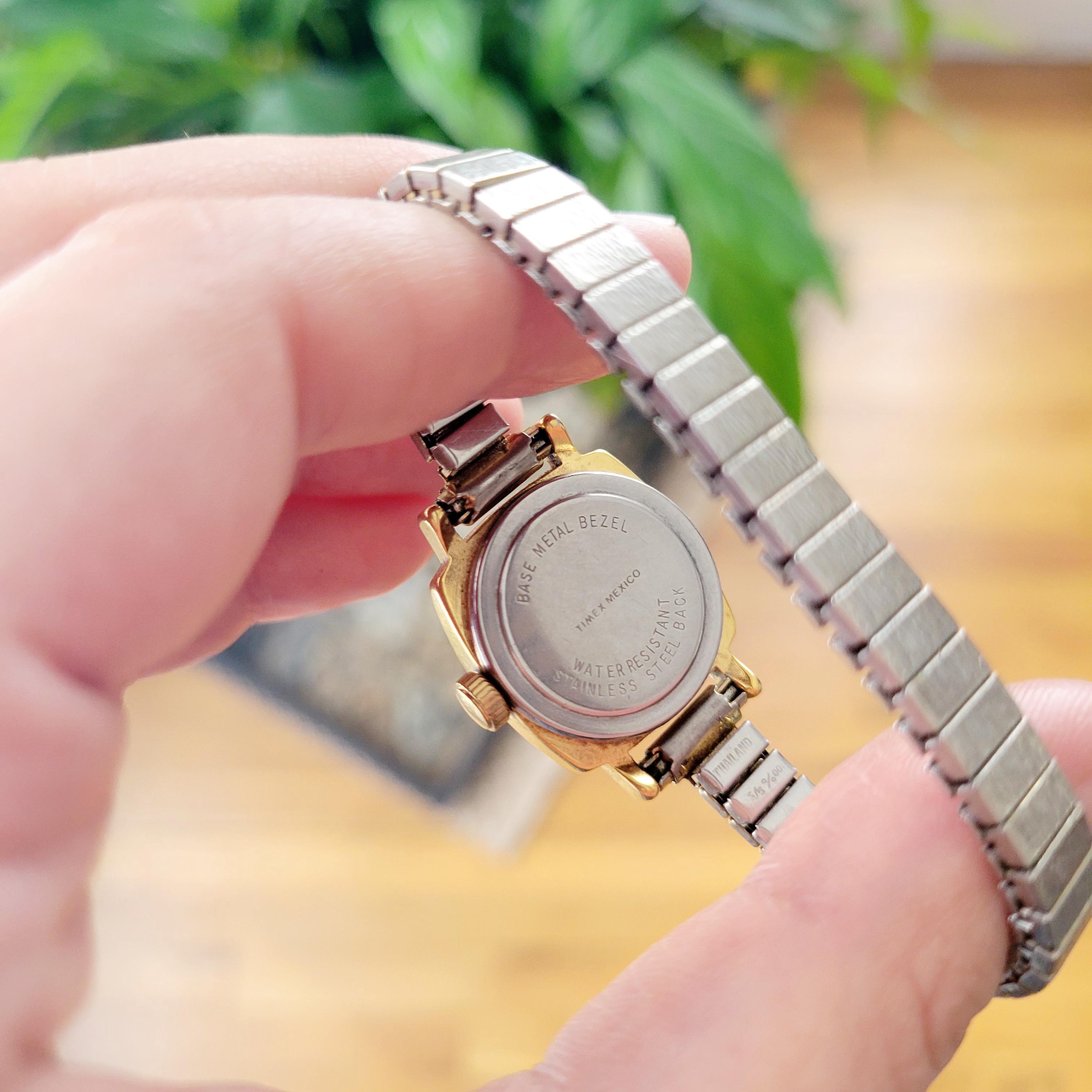 Vintage Timex Silver & Gold Gold Womans Womens Classic  display picture 1