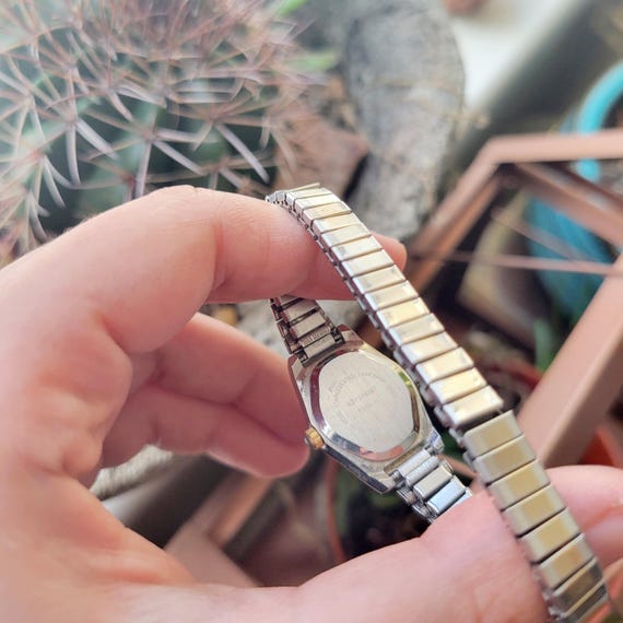 Vintage Quartz Classic Gold & Silver Dainty Oval Stretch  display picture 1