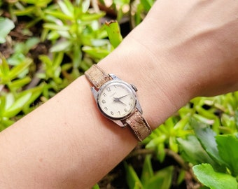 2018 Timex Waterbury Classic Guilloche 36mm Women display picture 1