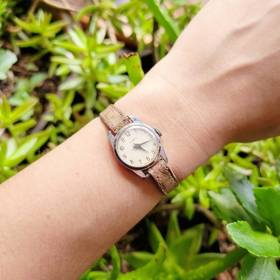 Vintage Timex Great Britain Leather Watch Vintage Timex Great Britain Leather Watch | eBay main image 4