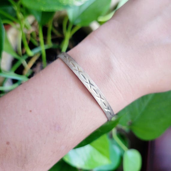 Vintage Dainty 925 Sterling Silver Italian Textured Bangle  display picture 1