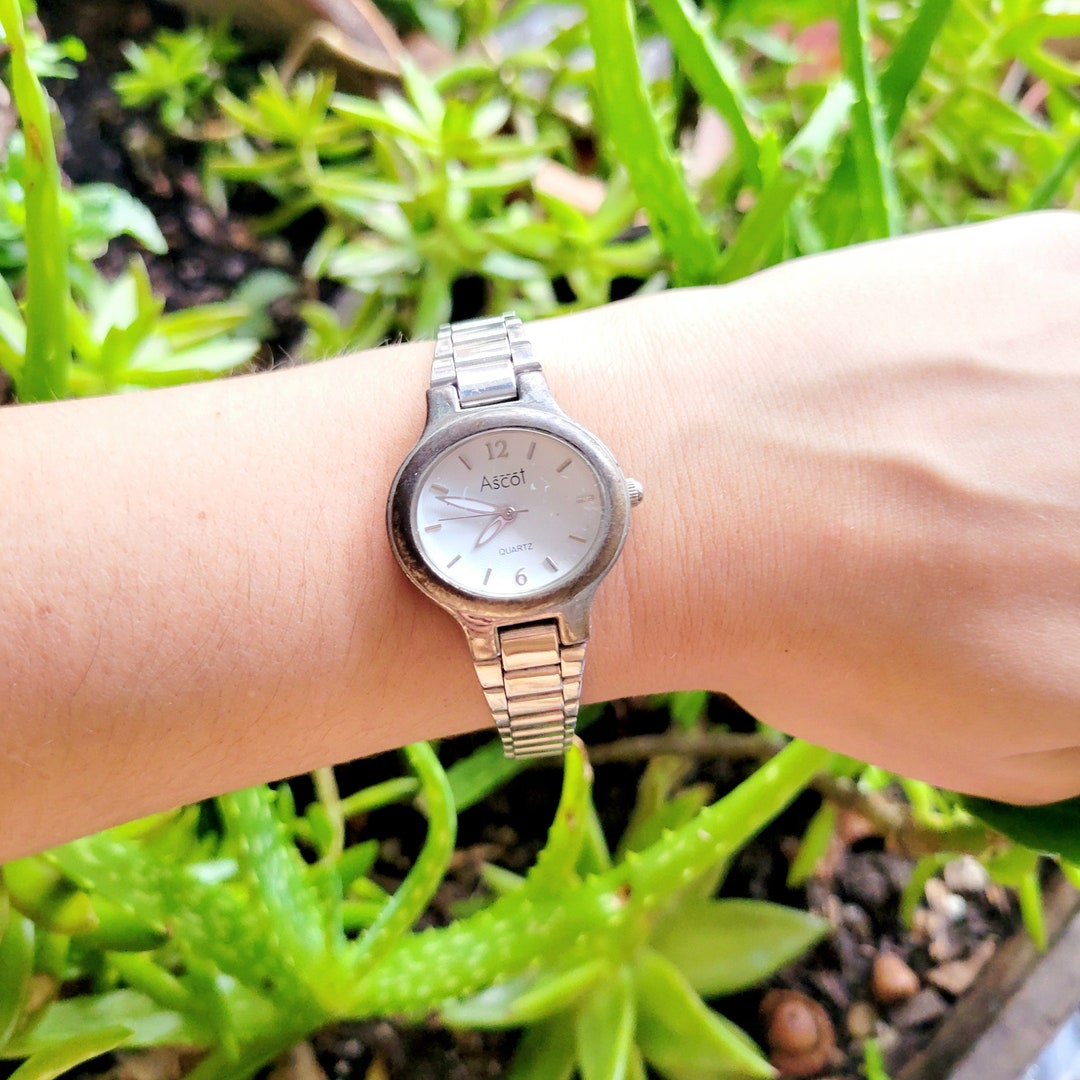 Montre vintage argent classique à quartz Ascot France