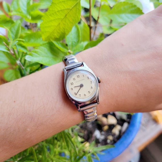 Vintage Custom Classic Silver & Gold Womens Womans Analog Stretch Watch Vintage Custom Classic Silver & Gold Womens Womans Analog  main image 3