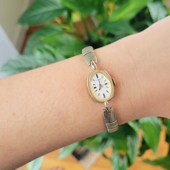 Vintage Timex Classic Silver & Gold Womens Womans Analog  display picture 1