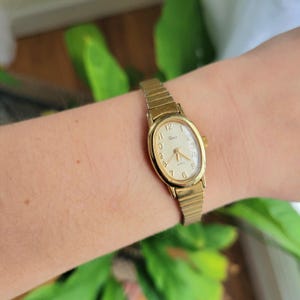 Orologio Da Donna Con Quadrante Ovale E Cinturino Rigido In Acciaio 7 754637