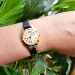 Vintage Timex England Classic Leather Watch