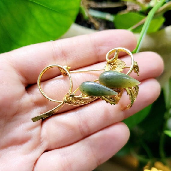 Vintage floral jade brooch - Gem Vintage floral jade brooch - Gem