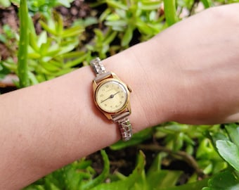 Vintage Timex Great Britain 17 Jewels Classic Dainty Gold & Silver Stretch Watch