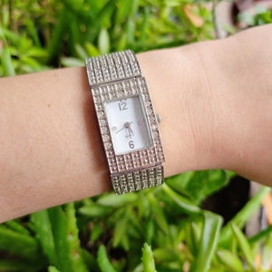 Vintage Rhinestone Dimpled Quartz Watch