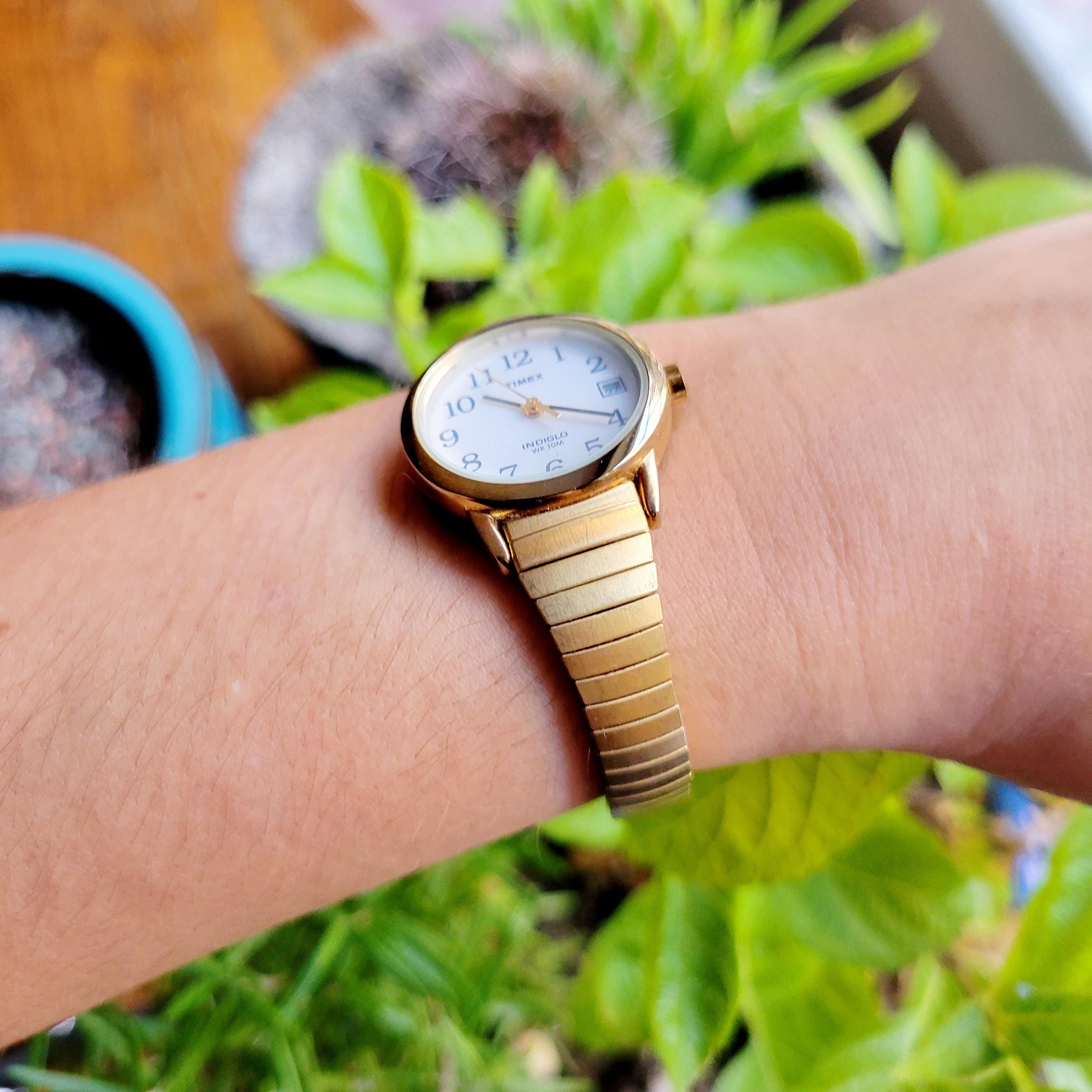 Vintage Timex Indiglo Classic Womens Womans Gold Round Analog 