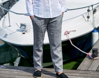 Pantaloni da uomo in lino grigio: pantaloni estivi affusolati, stile rilassato da resort.