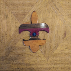 Wooden Fleur-de-lis Wall Decor
