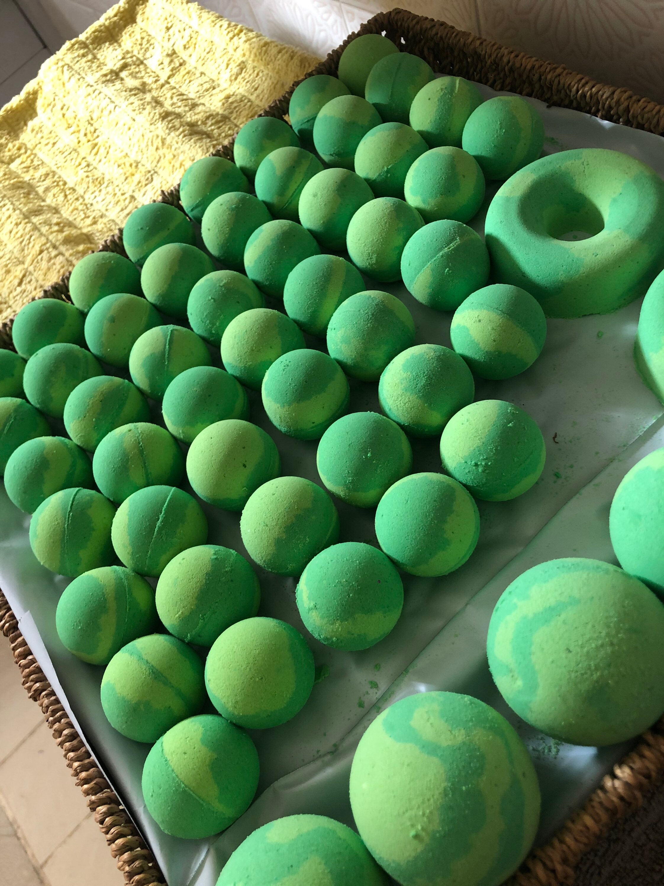 6 MEDIUM BATH BOMBS Skin safe dyes MELBOURNE vendeur Free Post Etsy