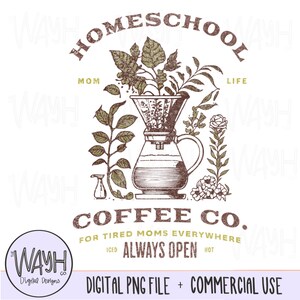 Puede incluir: Una ilustraci&oacute;n digital de una cafetera con filtro y flores, con el texto "HOMESCHOOL LIFE" arriba y "COFFEE CO. FOR TIRED MOMS EVERYWHERE ICED ALWAYS OPEN HOT" abajo.