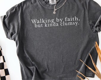 Caminando por fe (Png), camiseta cristiana (Png), escritura (Png), camiseta de Jesús, Biblia cristiana (Png), descarga digital, diseño de camiseta de fe, mamá (Png)