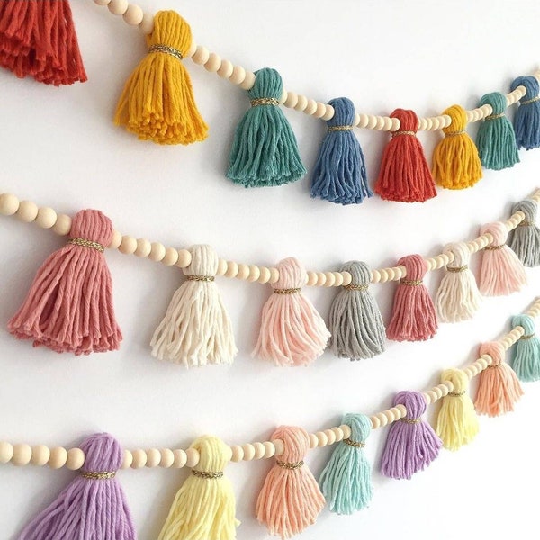 Guirlande à Pompons en Laine et Perles en Bois Personnalisée (120cm)