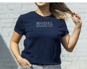 Maqueta de camiseta Bella Canvas 3001 azul marino, modelo femenina, JPEG, descarga digital, compatible con Canva