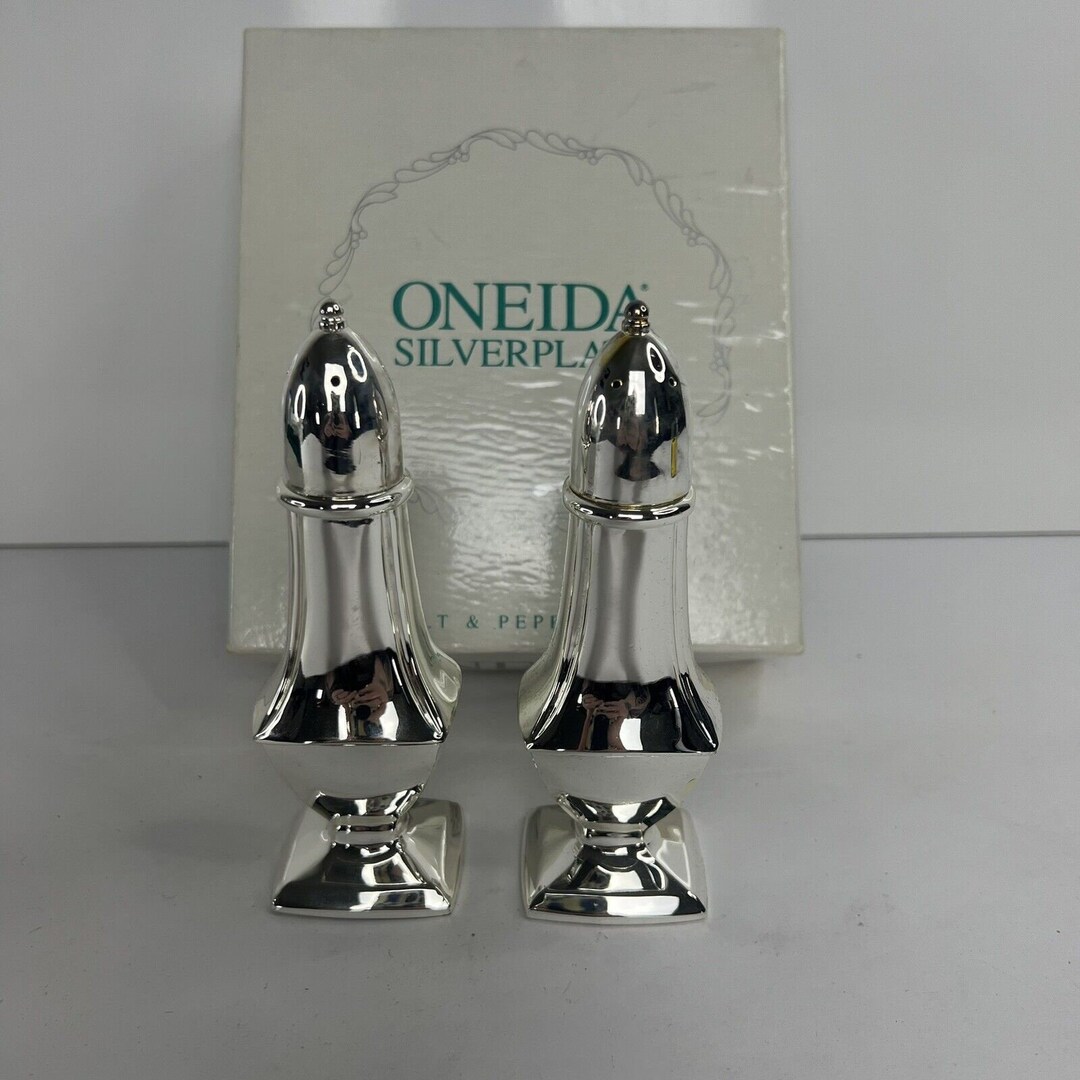 Oneida Salt Pepper Shakers 1996 Silverplate Chippendale Style Etsy