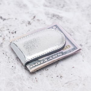 Ananasblatt Geldklammer auf pflanzlicher Basis mit starkem Magneten für mehrere Karten und Bargeld - silber