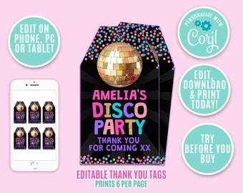 Op de afbeelding: Bewerkbare bedankkaartjes voor een discofeest. De kaartjes hebben een gouden glitterdiscobal, roze, blauwe en paarse tekst en confetti. De tekst op de kaartjes luidt "Amelia's Disco Party Thank You for Coming XX".